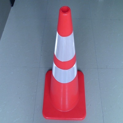 上海施越交通設施 專業生產75cm雪糕筒及PVC交通路錐，優質路障解決方案